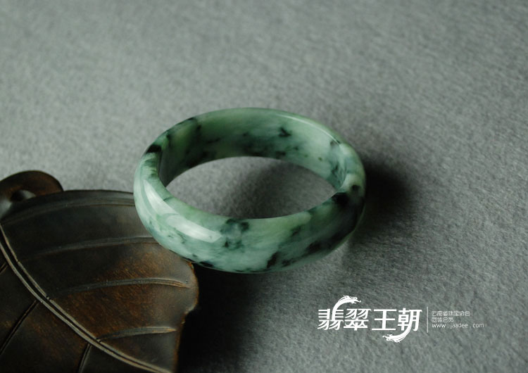 糯冰种青色飘花缅甸翡翠手镯（57.9）