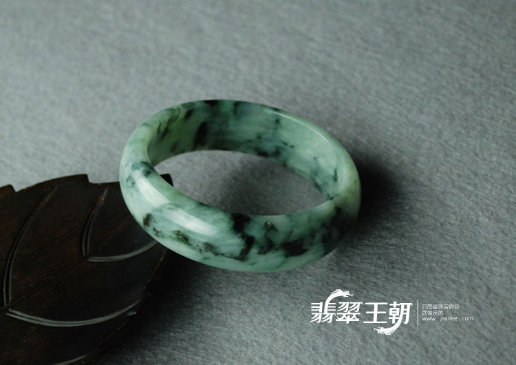 糯冰种青色飘花缅甸翡翠手镯（57.9）