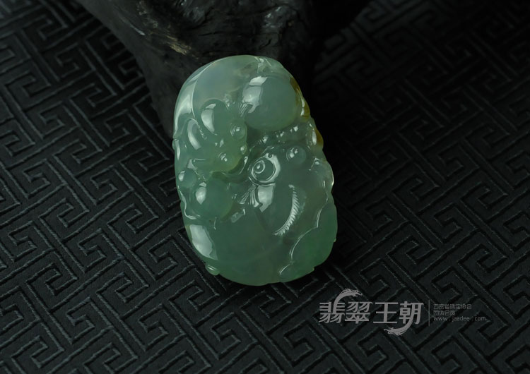 冰种晴水略带黄翡缅甸翡翠“金玉满堂”挂件