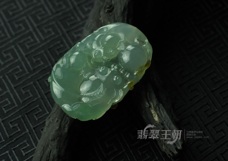 冰种晴水略带黄翡缅甸翡翠“金玉满堂”挂件
