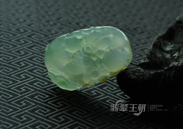 冰种晴水略带黄翡缅甸翡翠“金玉满堂”挂件