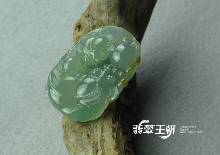 冰种晴水略带黄翡缅甸翡翠“金玉满堂”挂件