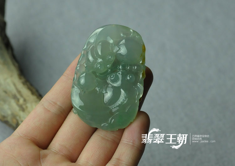 冰种晴水略带黄翡缅甸翡翠“金玉满堂”挂件