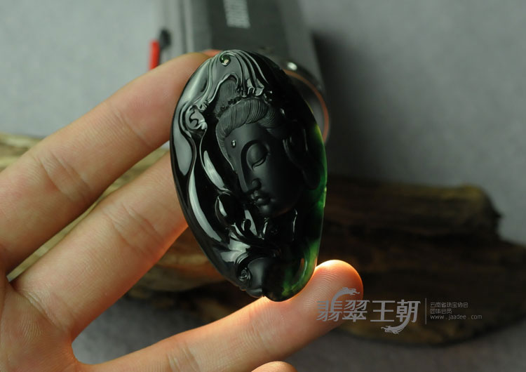 冰种黑翠缅甸翡翠观音头挂件