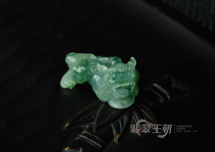糯冰种飘花缅甸翡翠貔貅挂件
