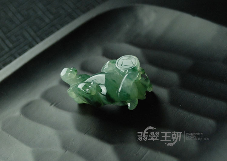 糯冰种飘花缅甸翡翠貔貅挂件
