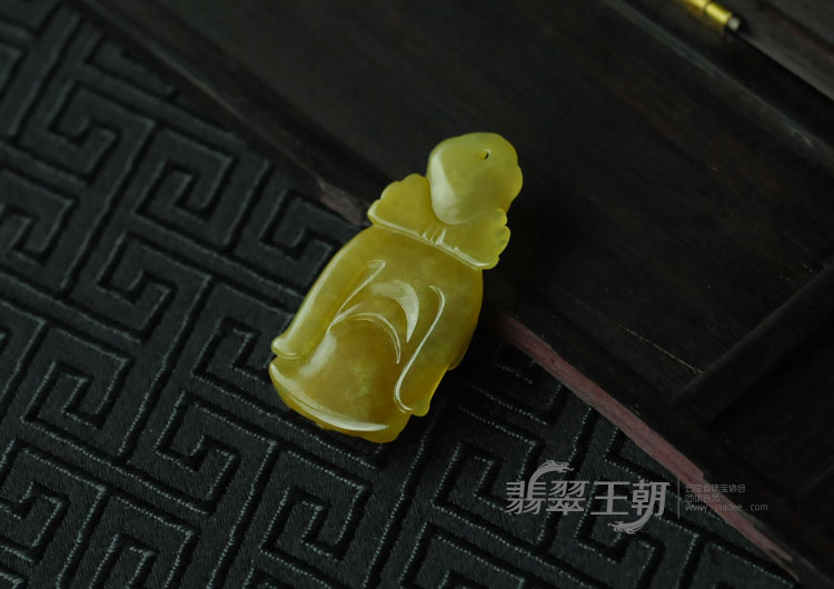 糯冰种黄翡缅甸翡翠财神挂件
