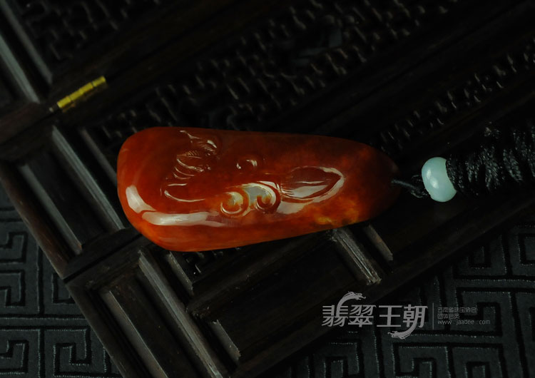 糯冰种红翡缅甸翡翠观音挂件