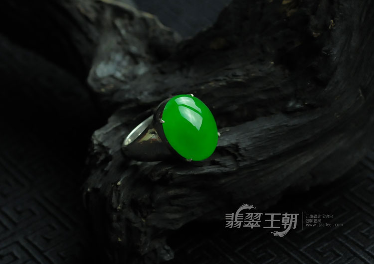 冰种正阳绿满绿缅甸翡翠戒面