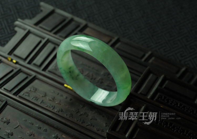 糯冰种飘花缅甸翡翠手镯（60）