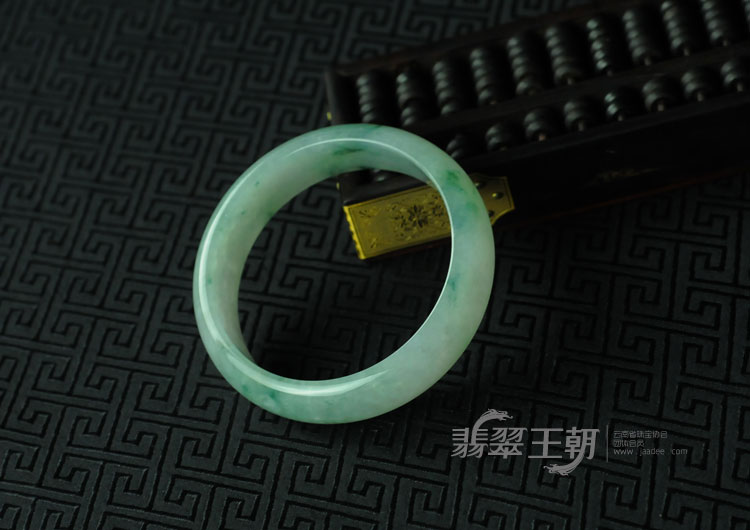 糯冰种飘花缅甸翡翠手镯（60.1）