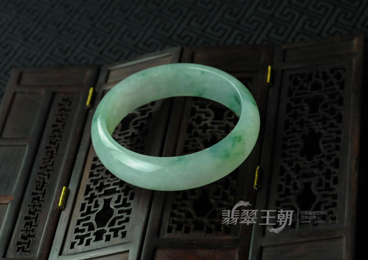 糯冰种飘花缅甸翡翠手镯（60.1）