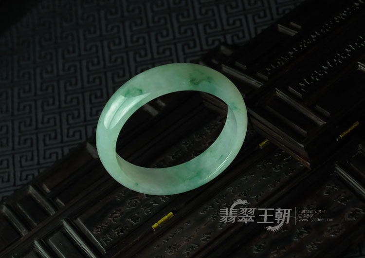 糯冰种飘花缅甸翡翠手镯（60.1）