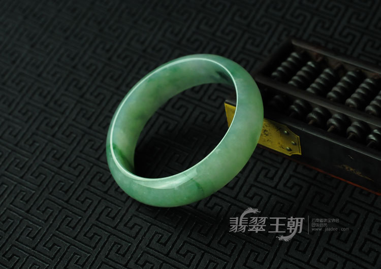 糯冰种飘花缅甸翡翠手镯（61.1）