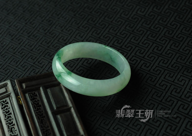 糯冰种飘花缅甸翡翠手镯（60）