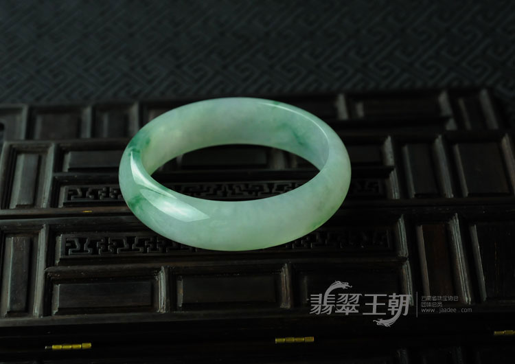 糯冰种飘花缅甸翡翠手镯（60）