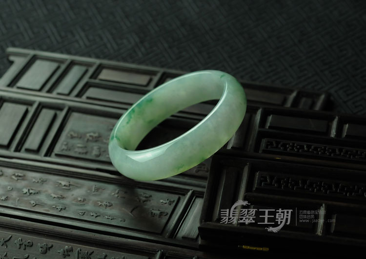 糯冰种飘花缅甸翡翠手镯（60）