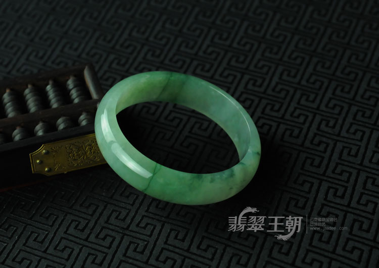 糯冰种飘花缅甸翡翠手镯（60.3）