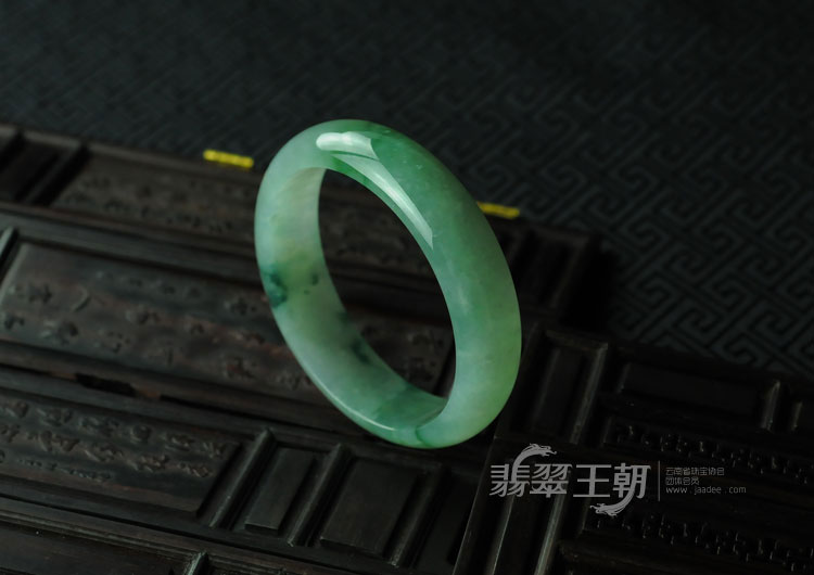糯冰种飘花缅甸翡翠手镯（60.3）