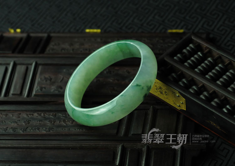 糯冰种飘花缅甸翡翠手镯（60.3）