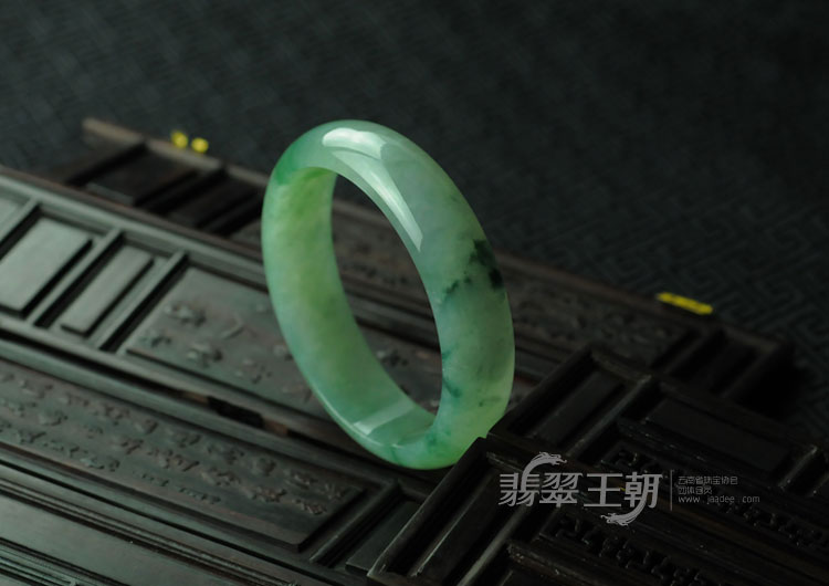 糯冰种飘花缅甸翡翠手镯（60.3）