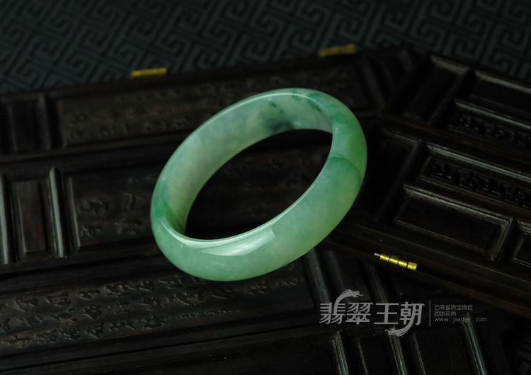 糯冰种飘花缅甸翡翠手镯（60.3）