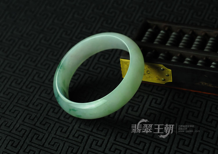 糯冰种飘花缅甸翡翠手镯（57.9）