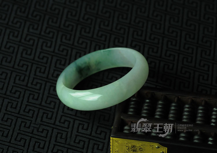 糯冰种飘花缅甸翡翠手镯（57.9）