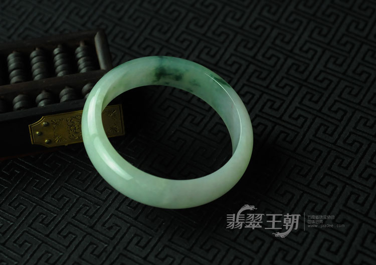 糯冰种飘花缅甸翡翠手镯（57.9）