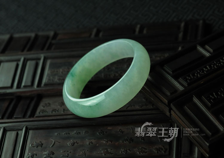 糯冰种飘花缅甸翡翠手镯（58.3）