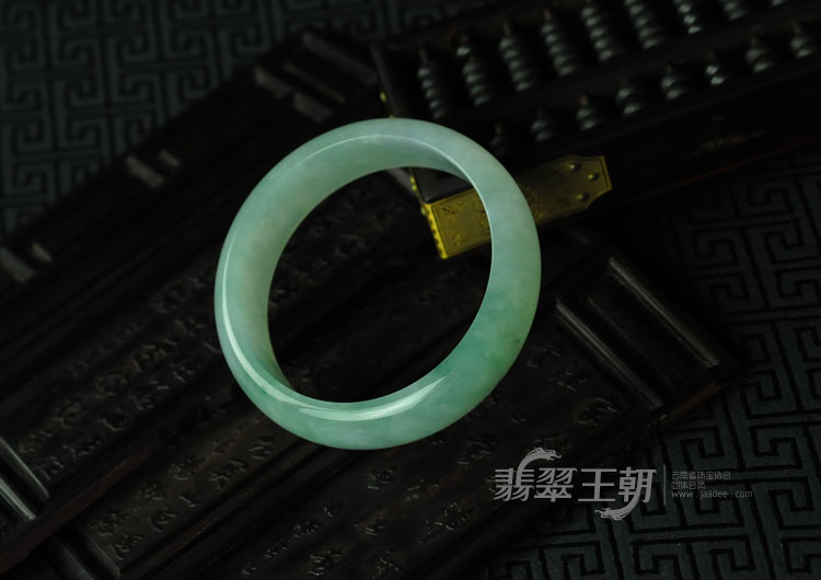 糯冰种飘花缅甸翡翠手镯（58.3）