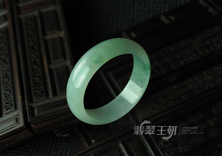 糯冰种飘花缅甸翡翠手镯（58.3）