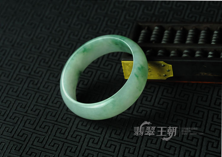 糯冰种飘花缅甸翡翠手镯（58.2）