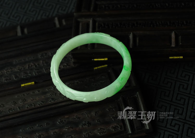 糯冰种飘翠缅甸翡翠“福凤如意”雕花手镯（58.4）