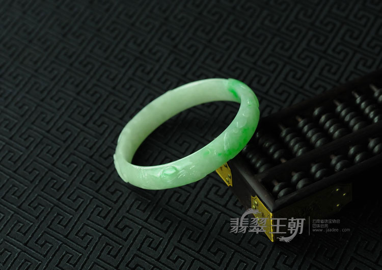 糯冰种飘翠缅甸翡翠“福凤如意”雕花手镯（58.4）