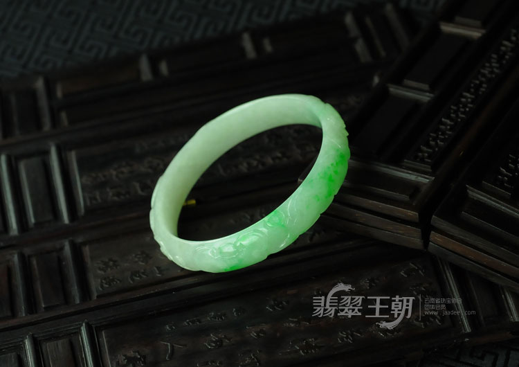 糯冰种飘翠缅甸翡翠“福凤如意”雕花手镯（58.4）