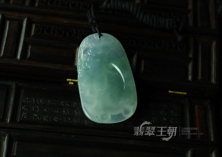 冰种晴水缅甸翡翠“鲤鱼跃龙门”挂件