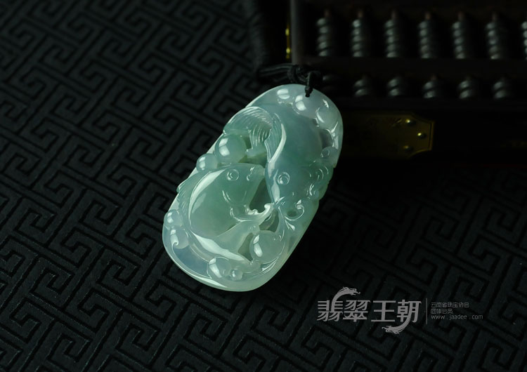 冰种晴水缅甸翡翠“鲤鱼跃龙门”挂件