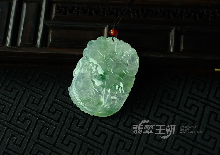 糯冰种飘花缅甸翡翠“年年有余”挂件