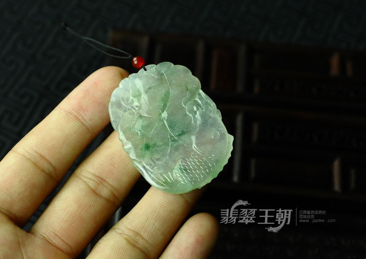 糯冰种飘花缅甸翡翠“年年有余”挂件