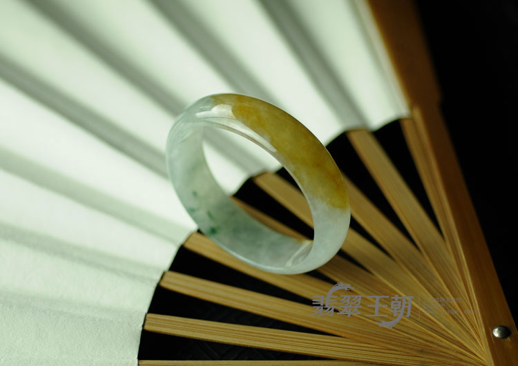 糯冰种黄翡飘花缅甸翡翠贵妃镯（55.7）