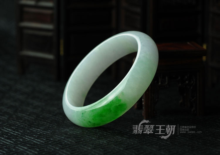 糯冰种飘翠缅甸翡翠手镯（56.2）