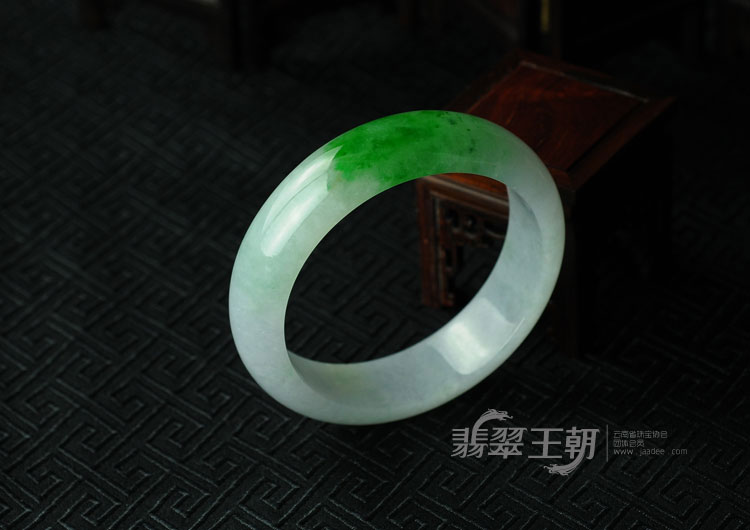 糯冰种飘翠缅甸翡翠手镯（56.2）