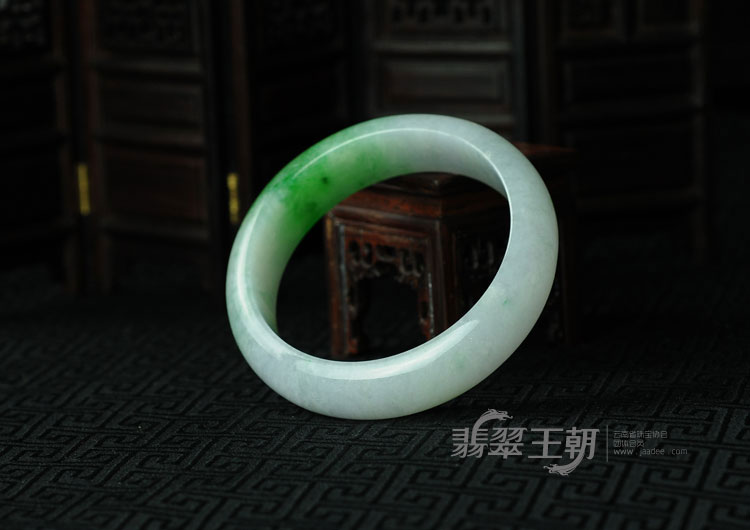 糯冰种飘翠缅甸翡翠手镯（56.2）