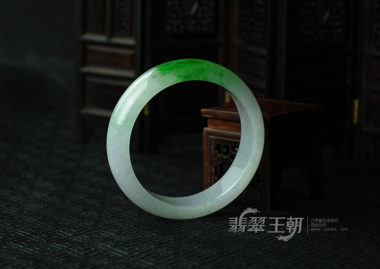 糯冰种飘翠缅甸翡翠手镯（56.2）