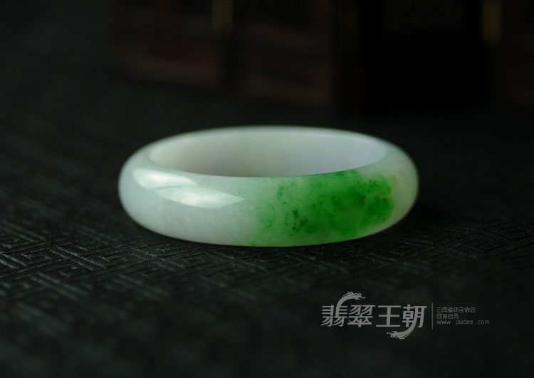 糯冰种飘翠缅甸翡翠手镯（56.2）
