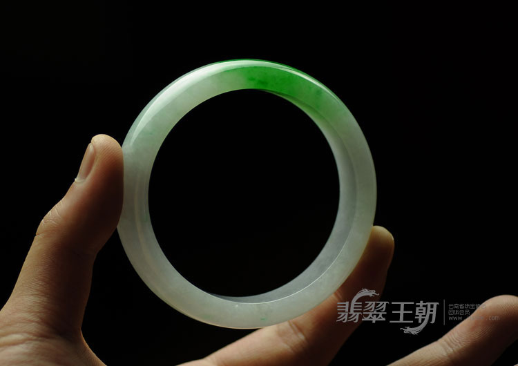 糯冰种飘翠缅甸翡翠手镯（56.2）