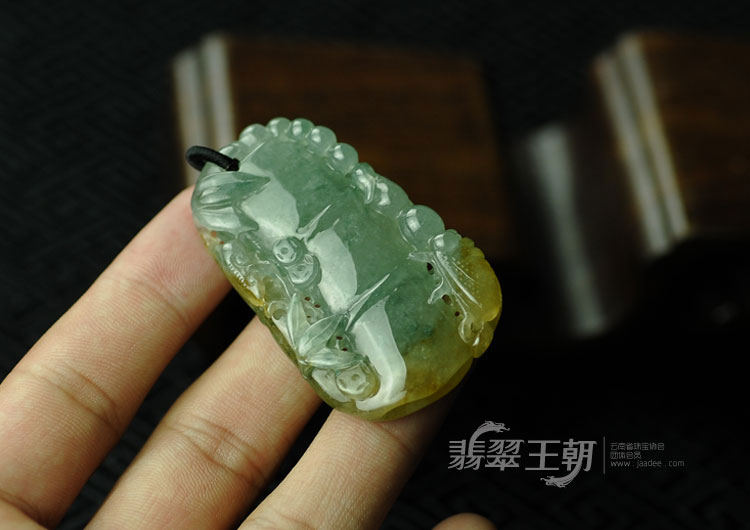 糯冰种黄翡飘花缅甸翡翠节节高挂件