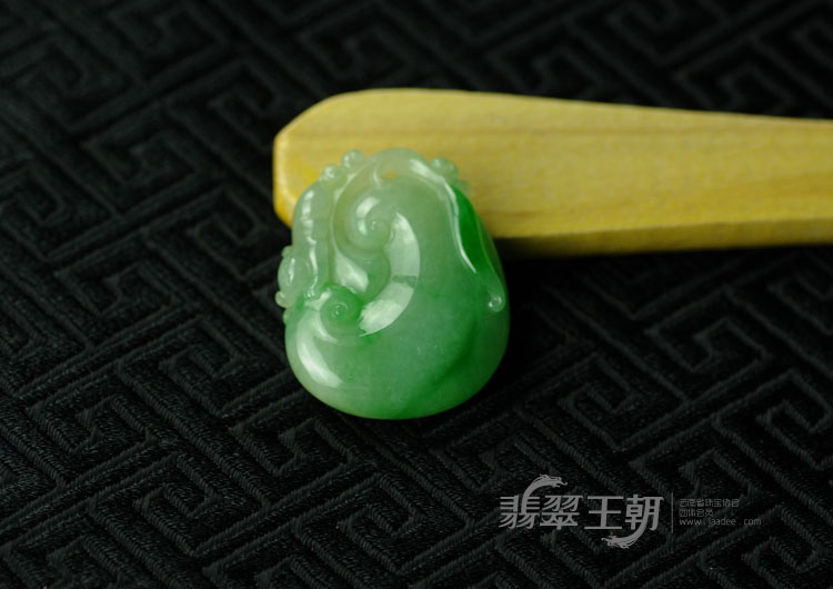 糯冰种飘翠缅甸翡翠如意挂件