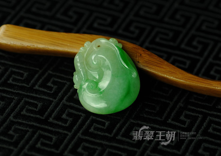糯冰种飘翠缅甸翡翠如意挂件